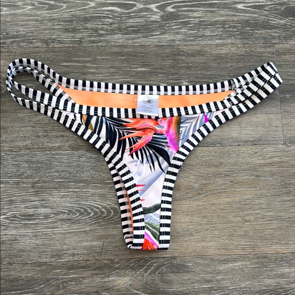NWOT Body glove Striped Tropical Bikini Bottom cheeky - Picture 1 of 3